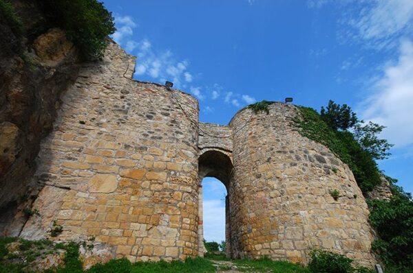 قلعة أونيا 