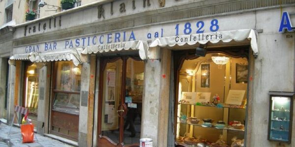 مقهى  Caffe Pasticceria Klainguti