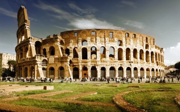 مدرج الكولوسيوم أشهر معالم السياحة في روما